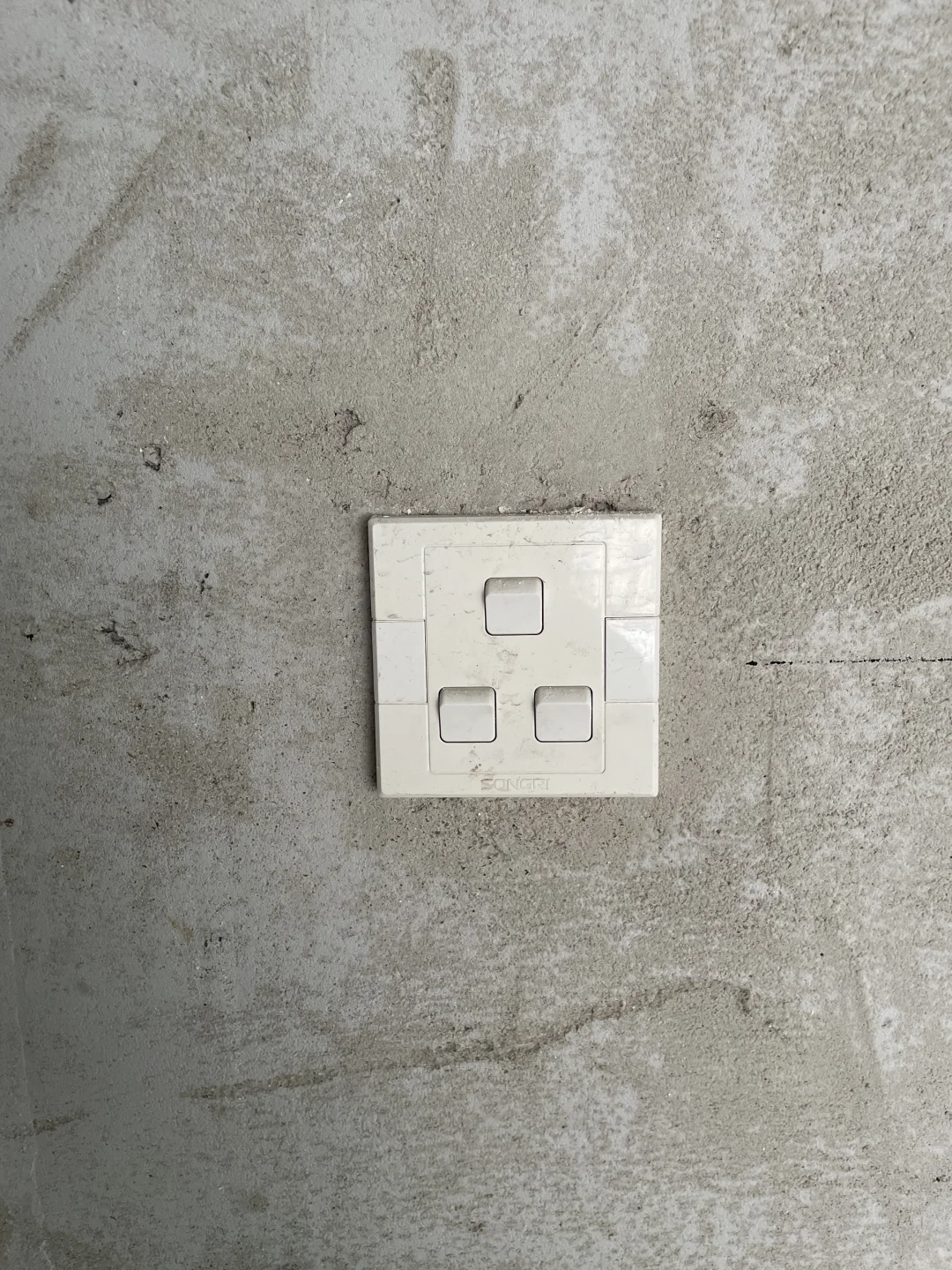 友友们，开发商这个songri开关插座可以留吗