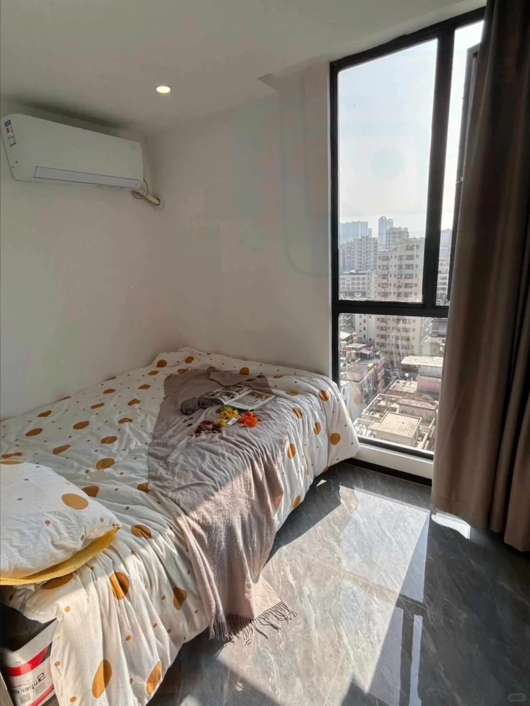 一房一厅带厨房，就是小了点，月付500