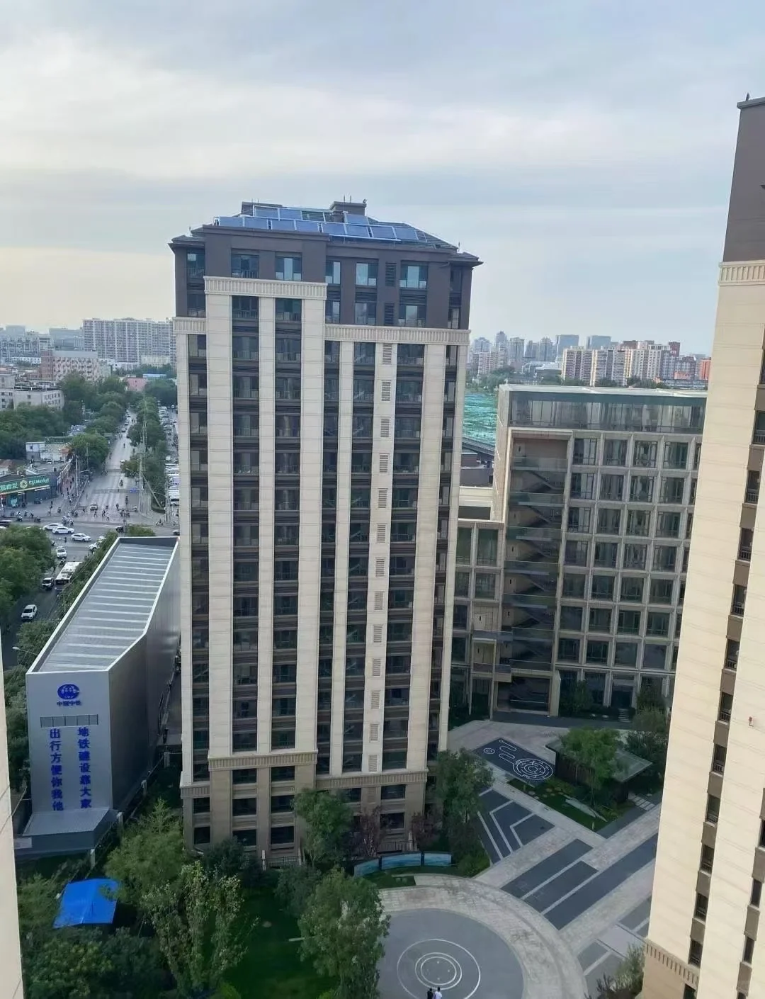 北二环23年次新房，下楼就是地铁，有意速速