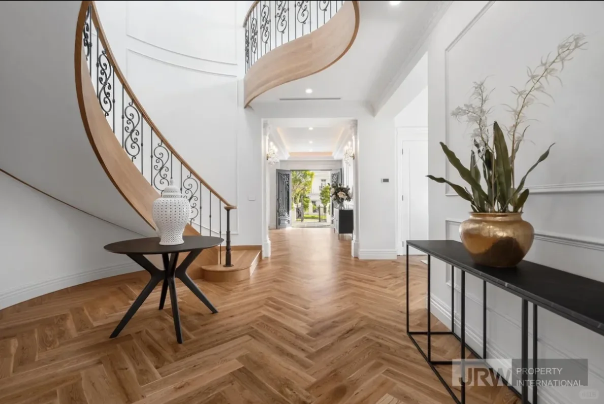 The best French Mansion in Glen Waverley