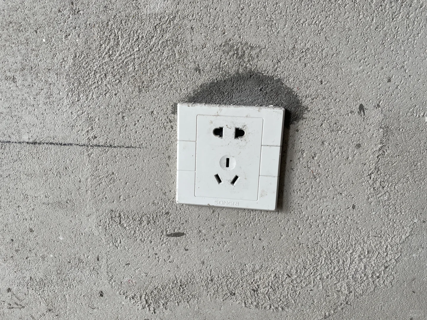 友友们，开发商这个songri开关插座可以留吗