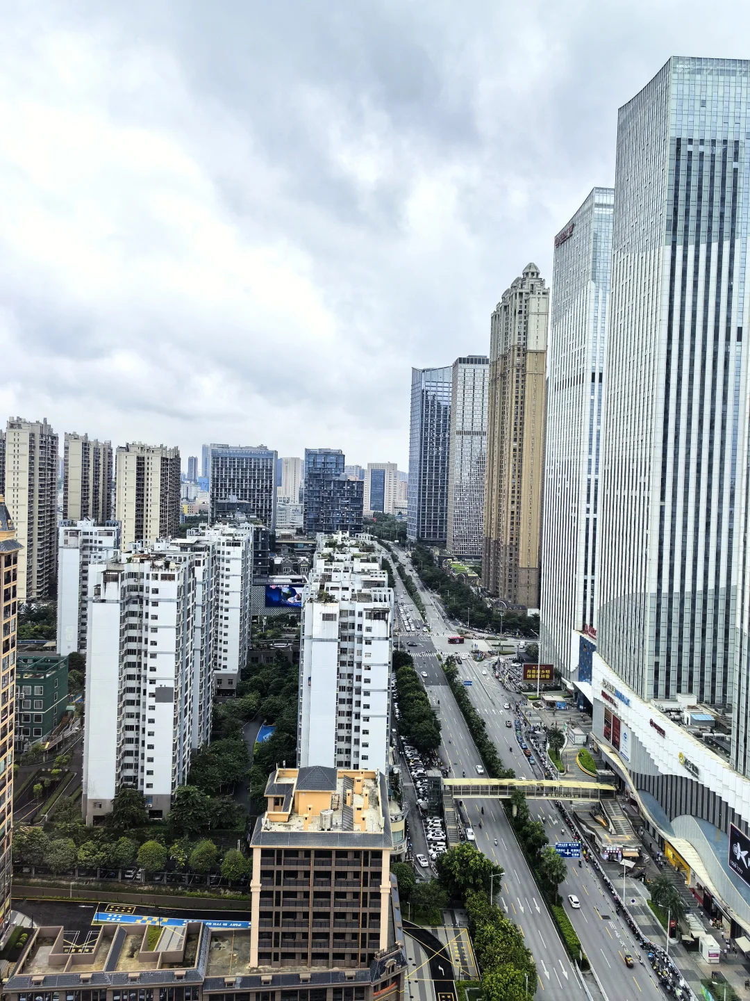 楼下青秀万达商圈，公寓一房精装公主房