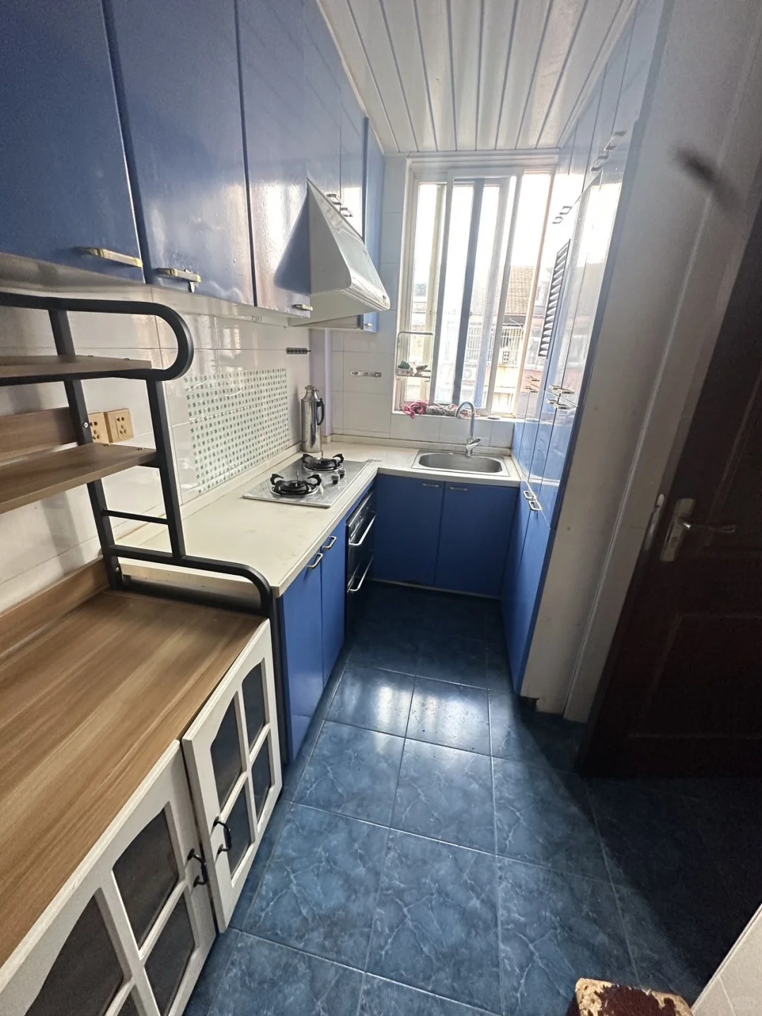 建新小区大一室一厅出租，全装全配，4200元