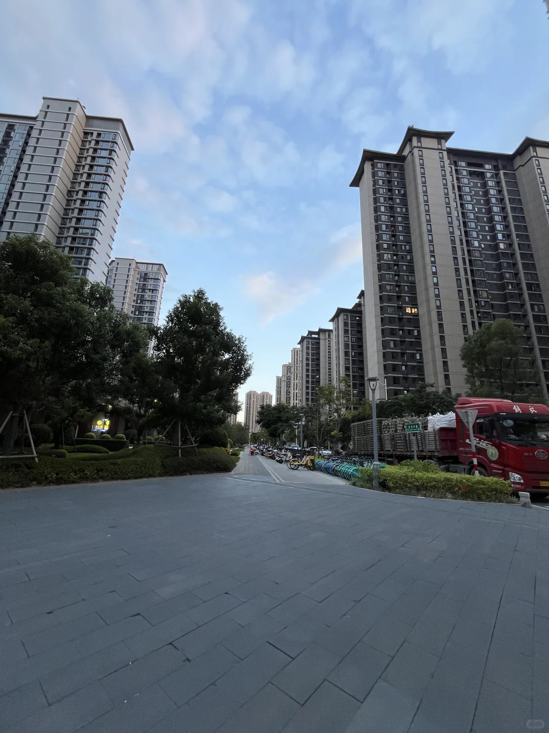 五缘湾钟宅板块四个楼盘，像是一个大社区