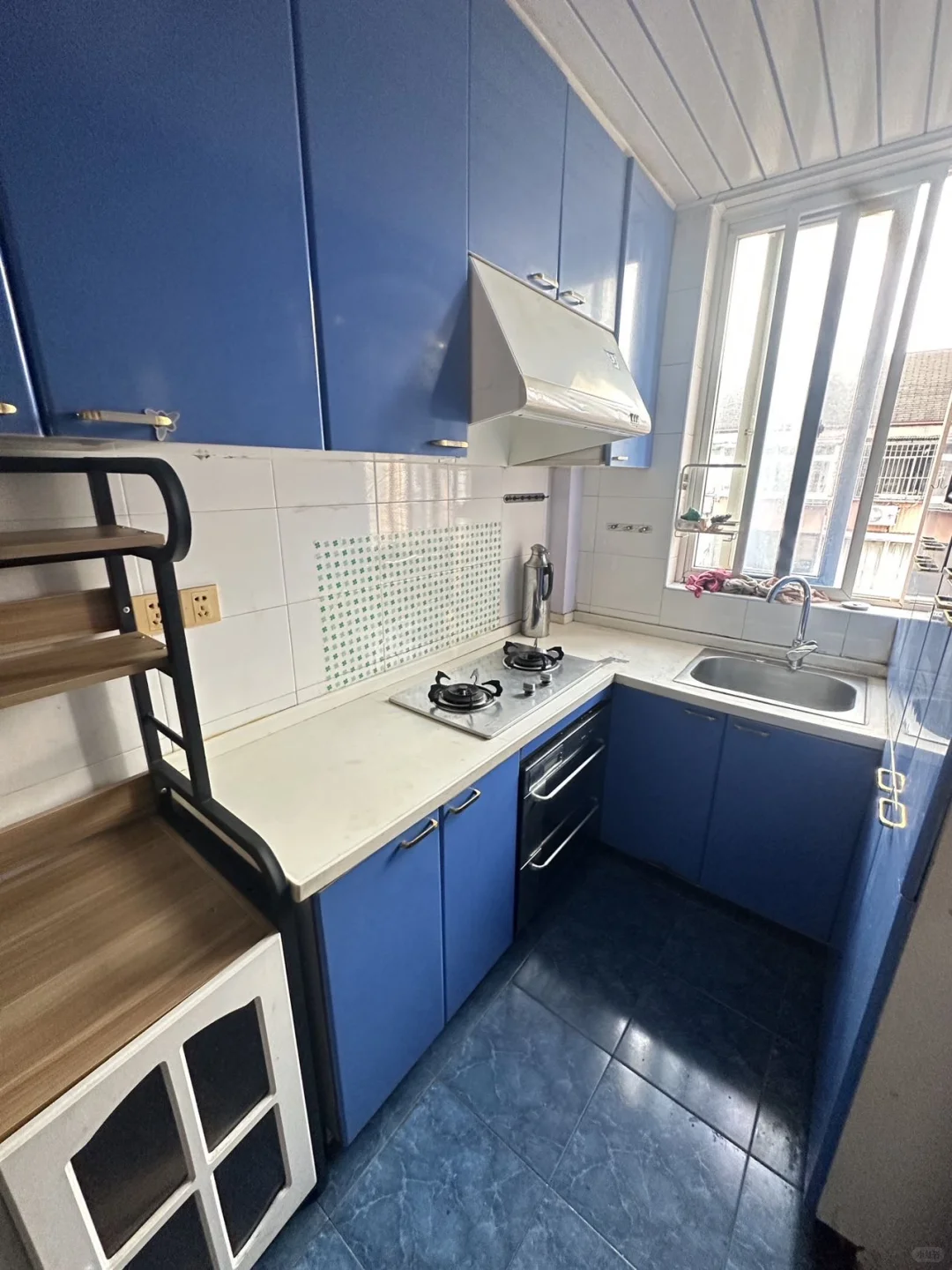 建新小区大一室一厅出租，全装全配，4200元