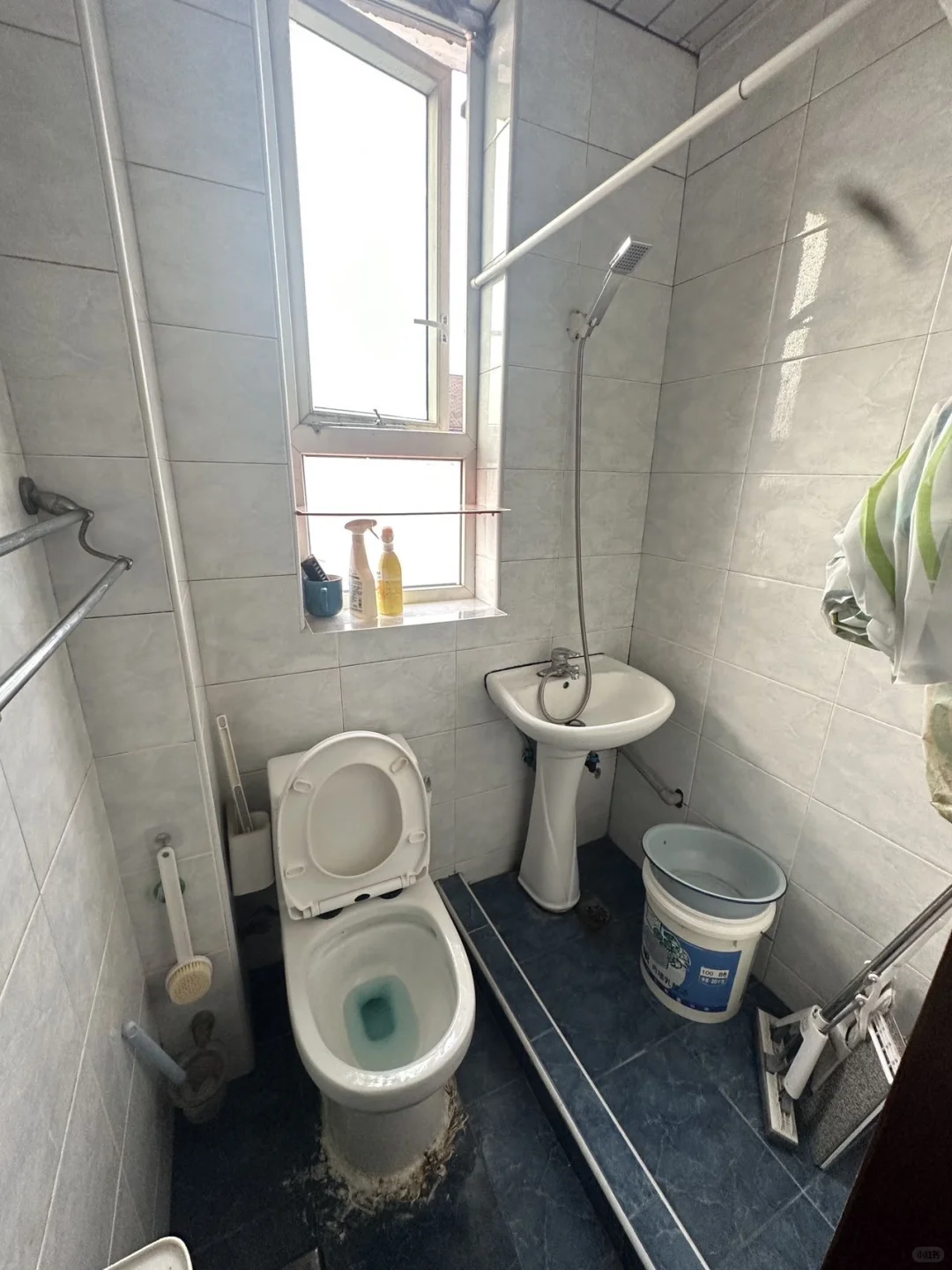 建新小区大一室一厅出租，全装全配，4200元