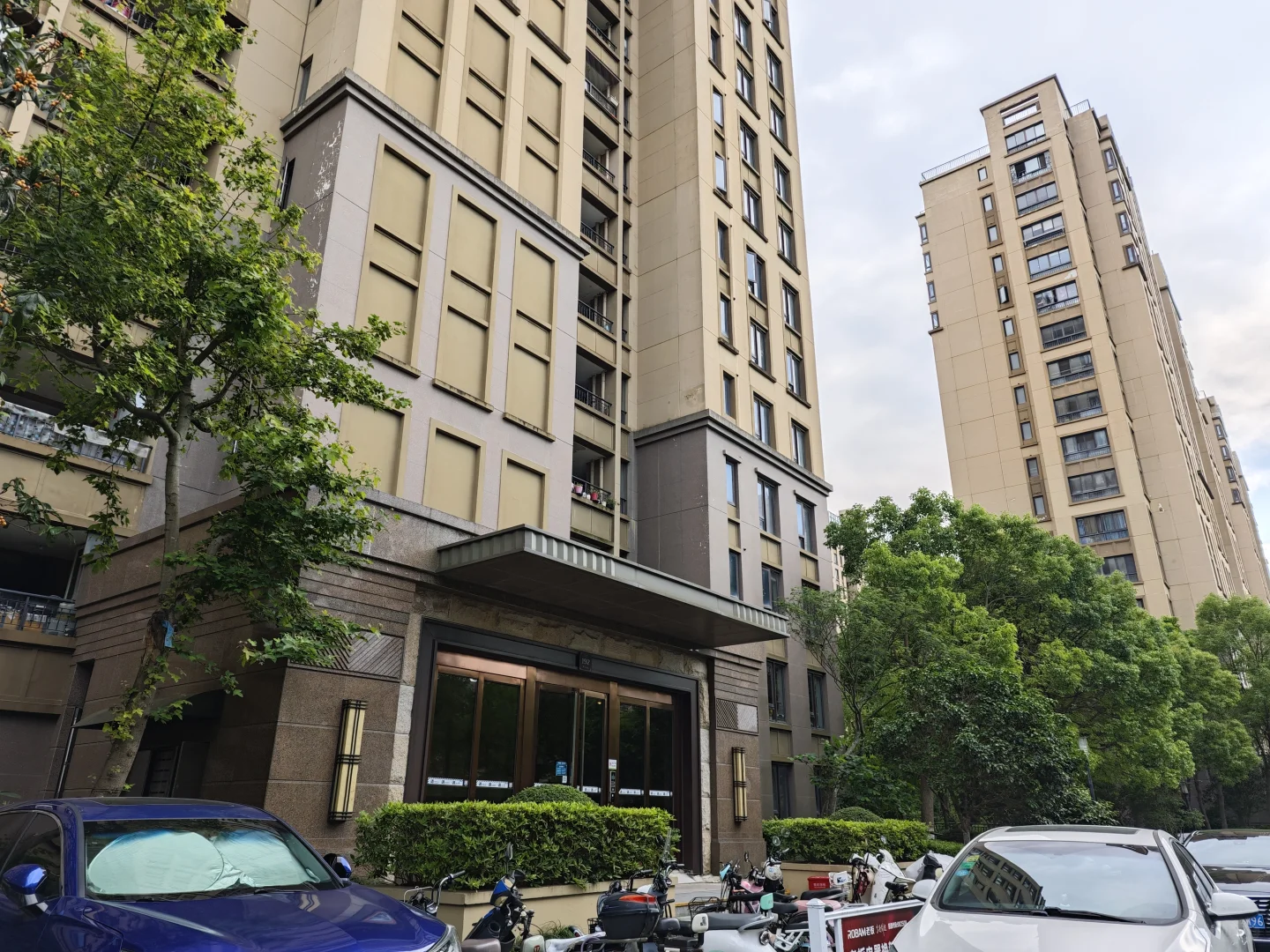 30多度去看房，是真热啊