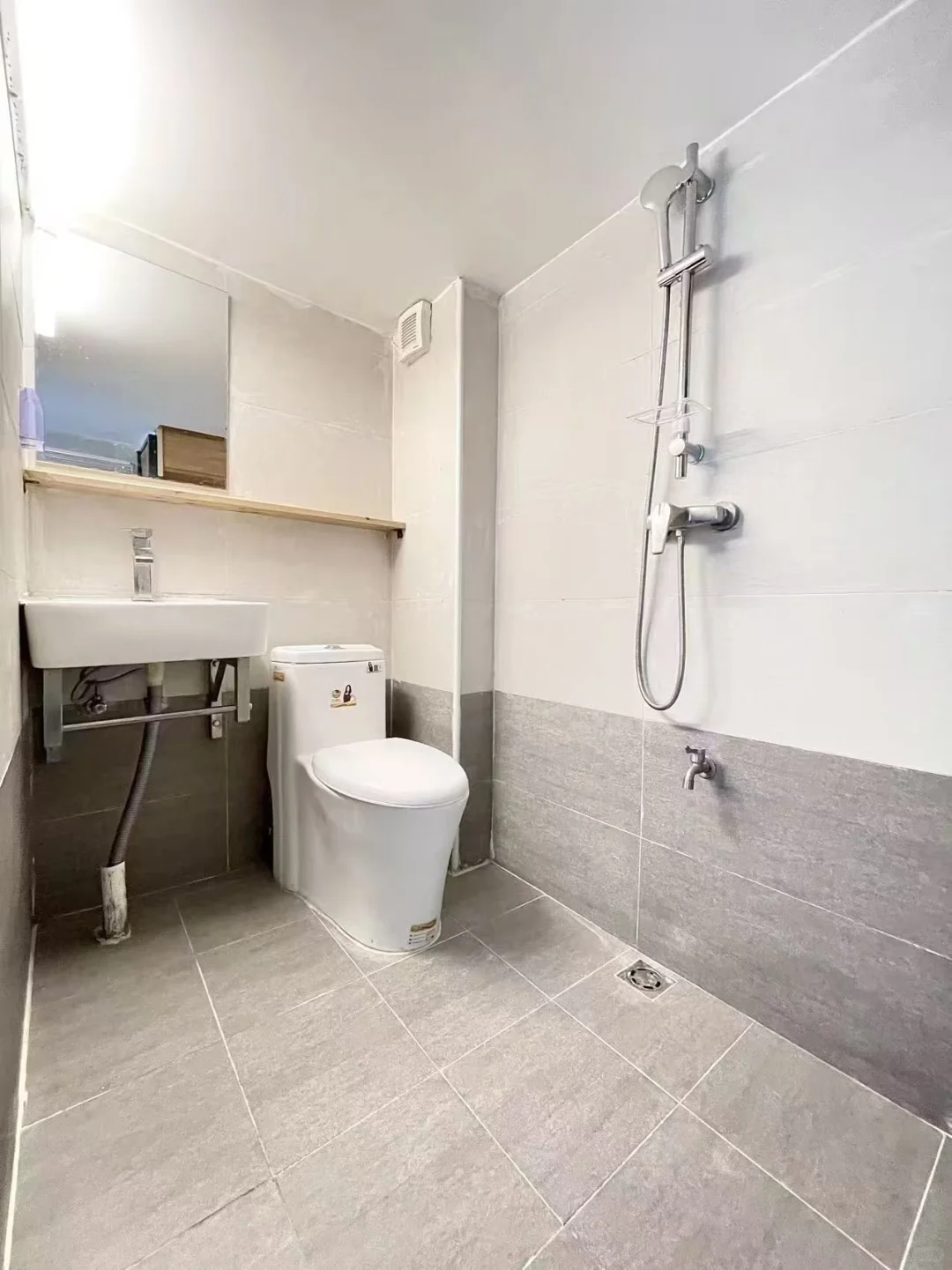 莲花路口 地铁口 loft 拎包入住 电梯房