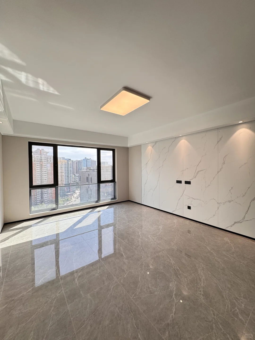 出租中建玖合府，196m²四居室，新房首次出租