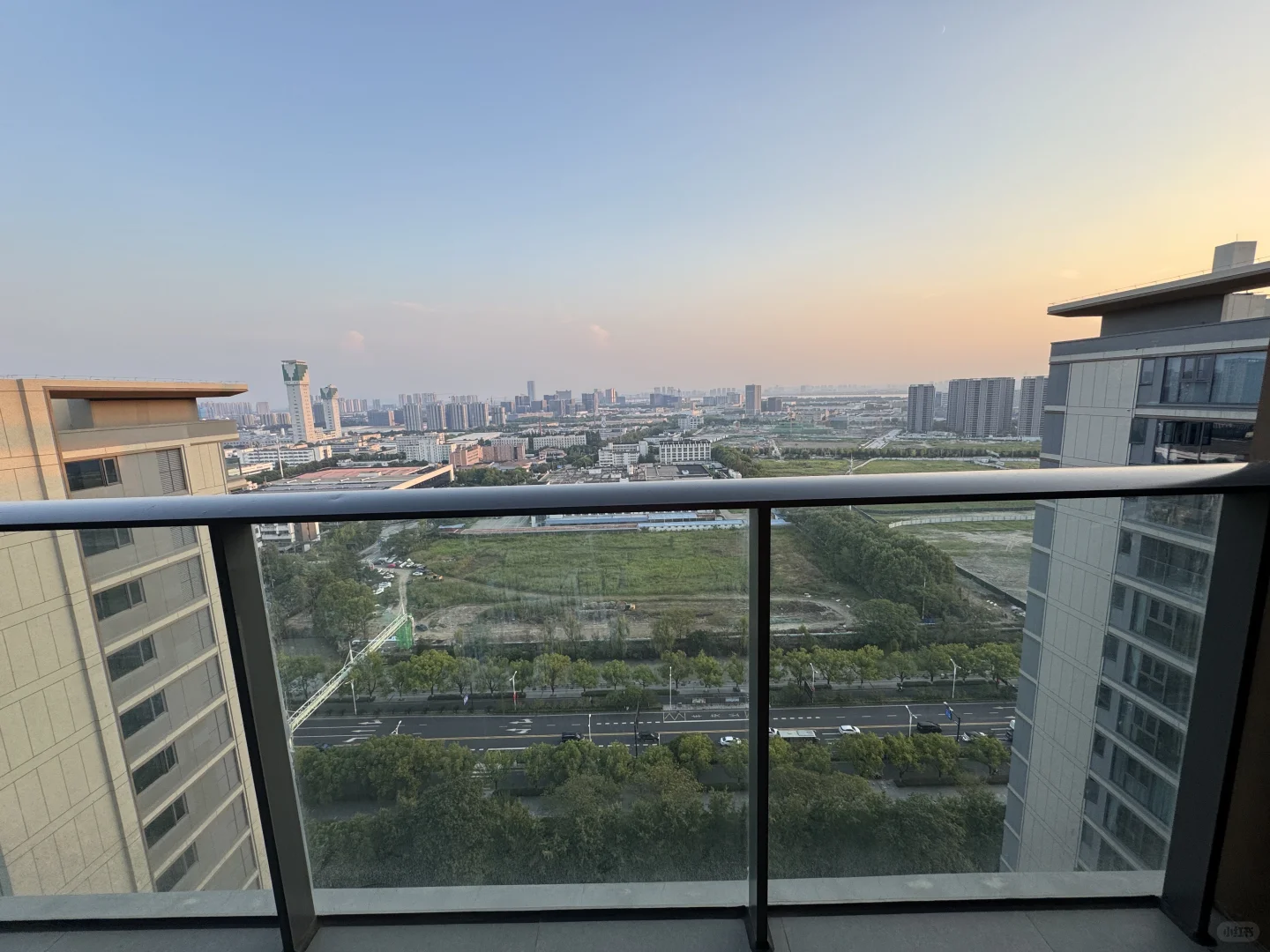 新房出租 三室两厅两卫 105平