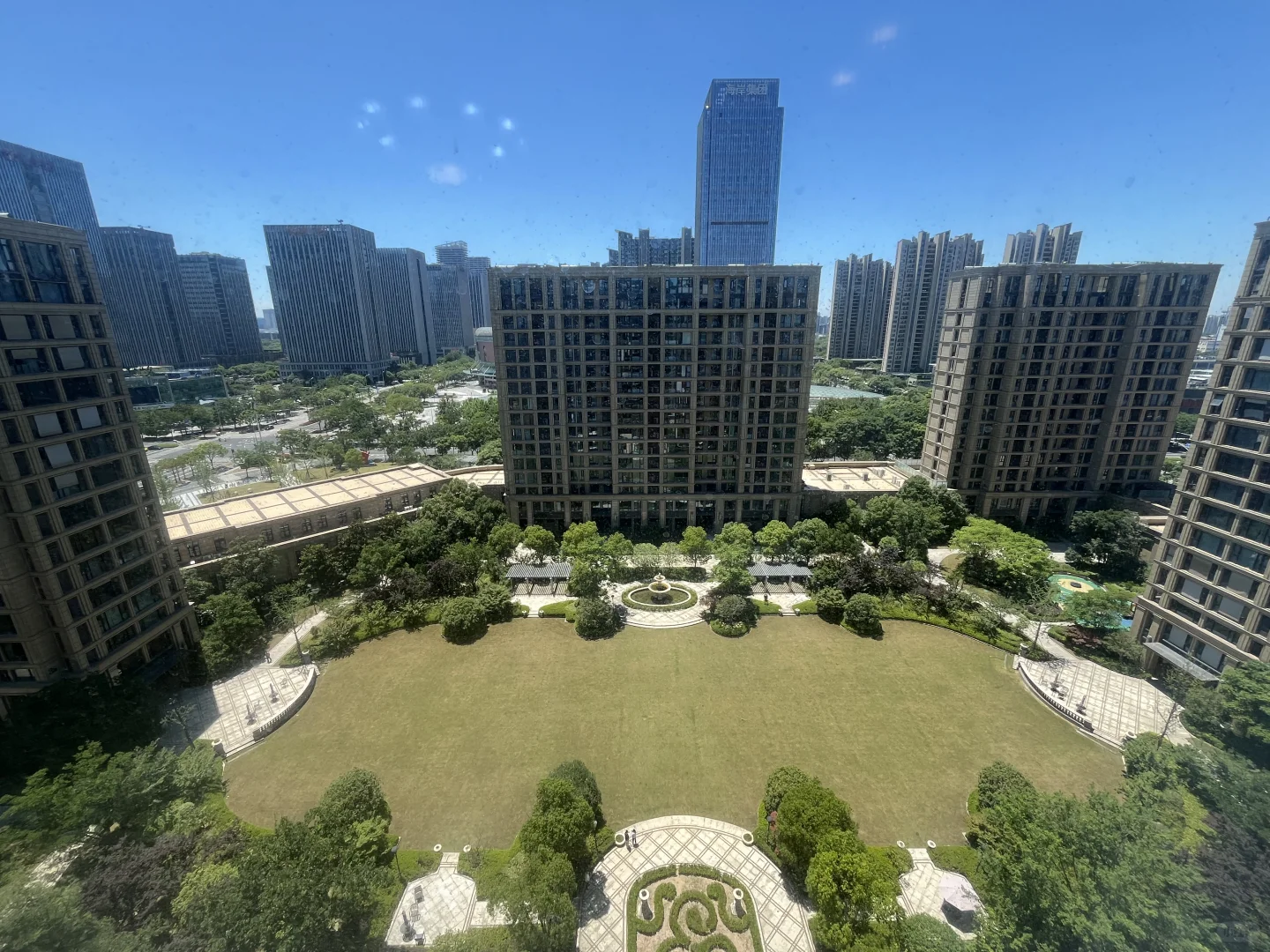 这个楼王难道不比华发香吗？😀