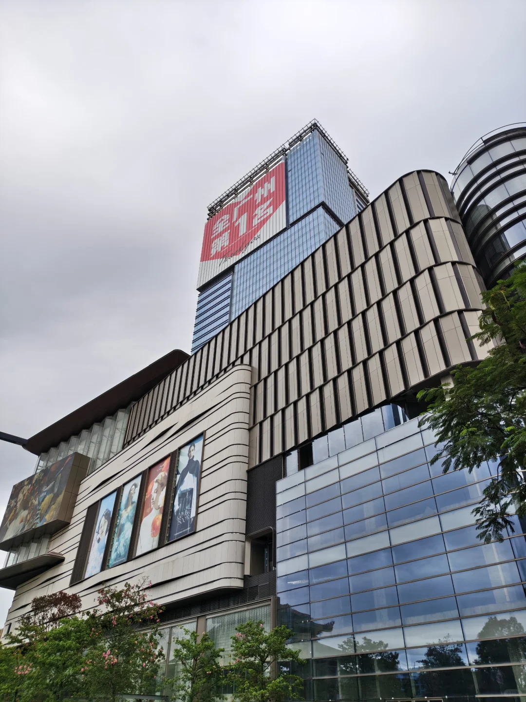 你会选择楼下就有大型商场的小区吗？