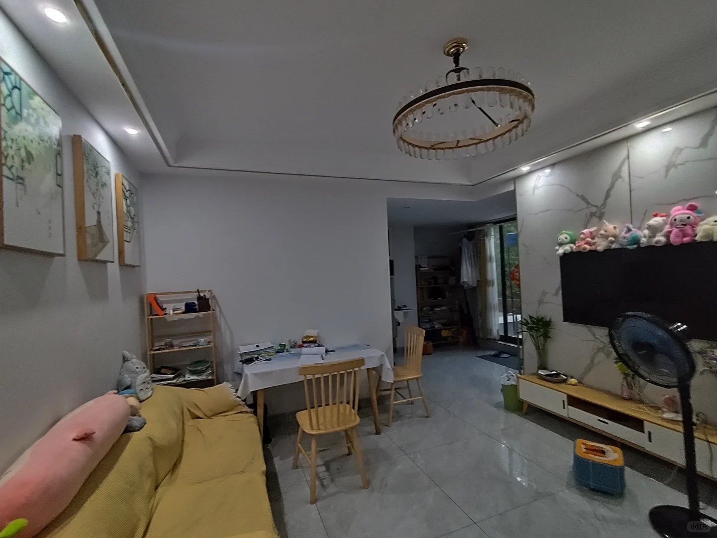 铜陵逸佳苑卖房，阳台十几平方不在面积内。