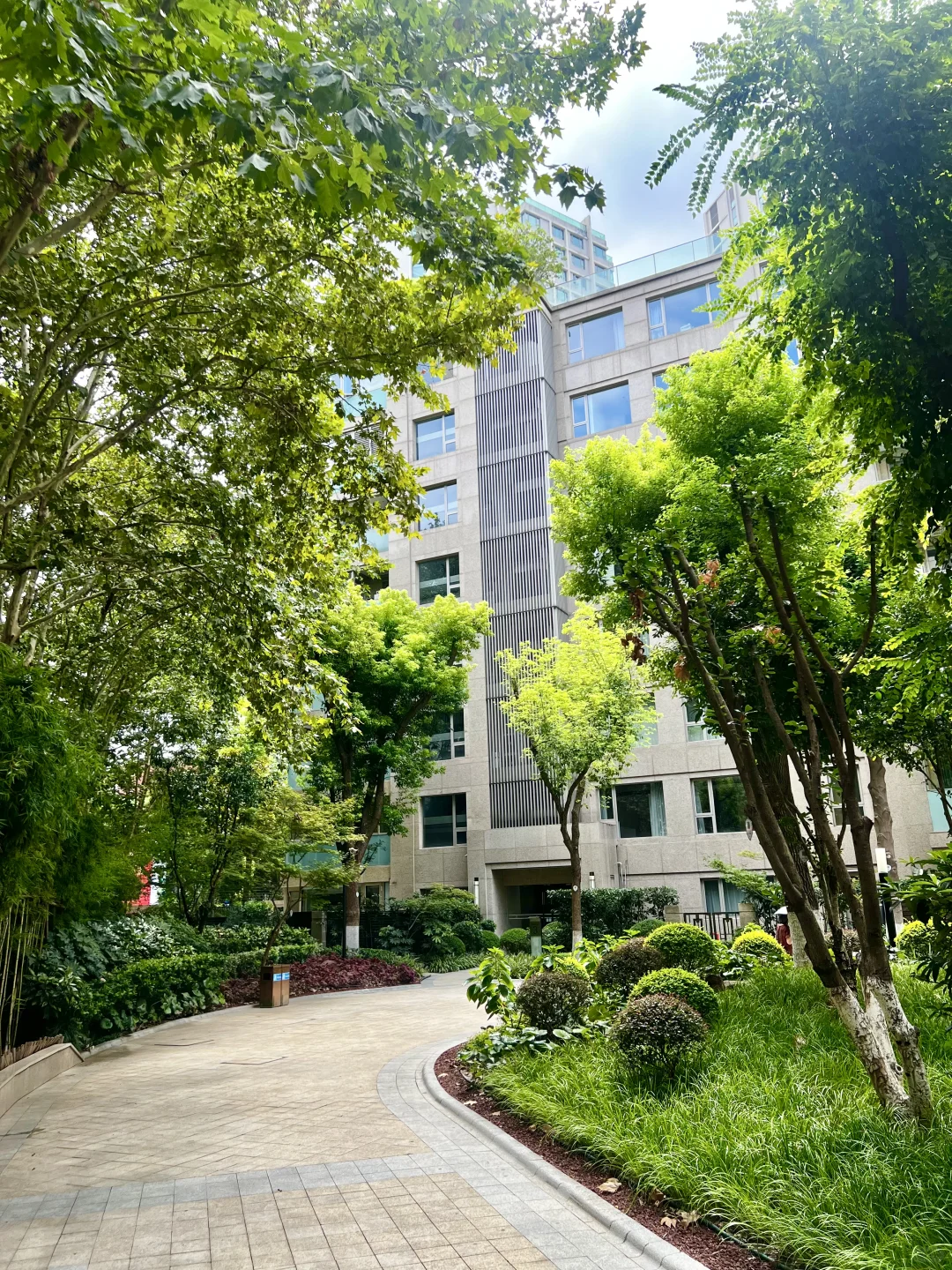 新华路一号也15年房龄了~
