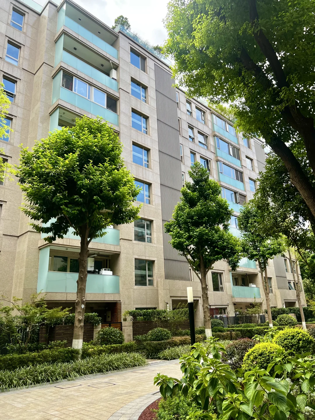 新华路一号也15年房龄了~