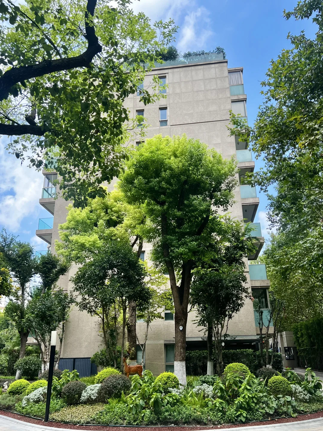 新华路一号也15年房龄了~