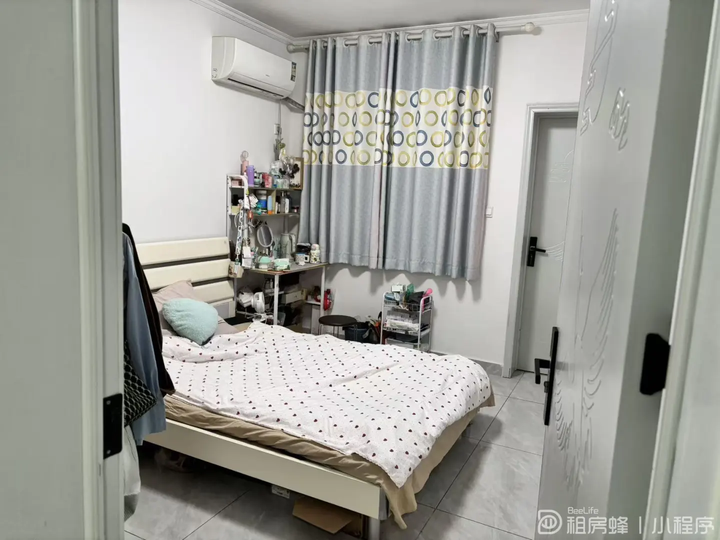 瑶海区地铁口，两室两厅一卫1500元包物业费