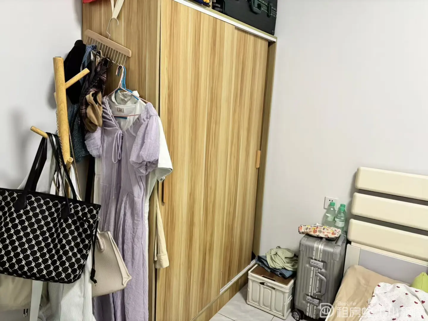 瑶海区地铁口，两室两厅一卫1500元包物业费