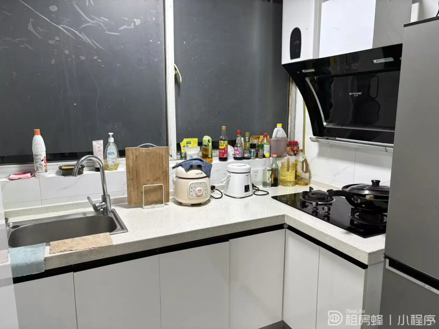 瑶海区地铁口，两室两厅一卫1500元包物业费
