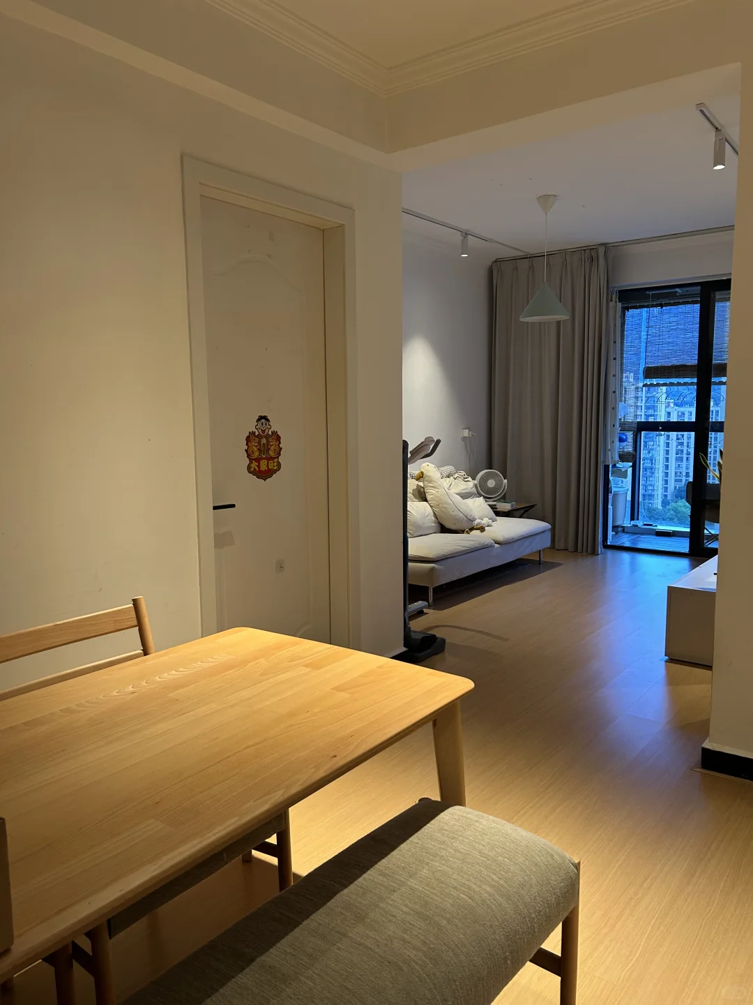 两室一厅，🏠宜居的家。