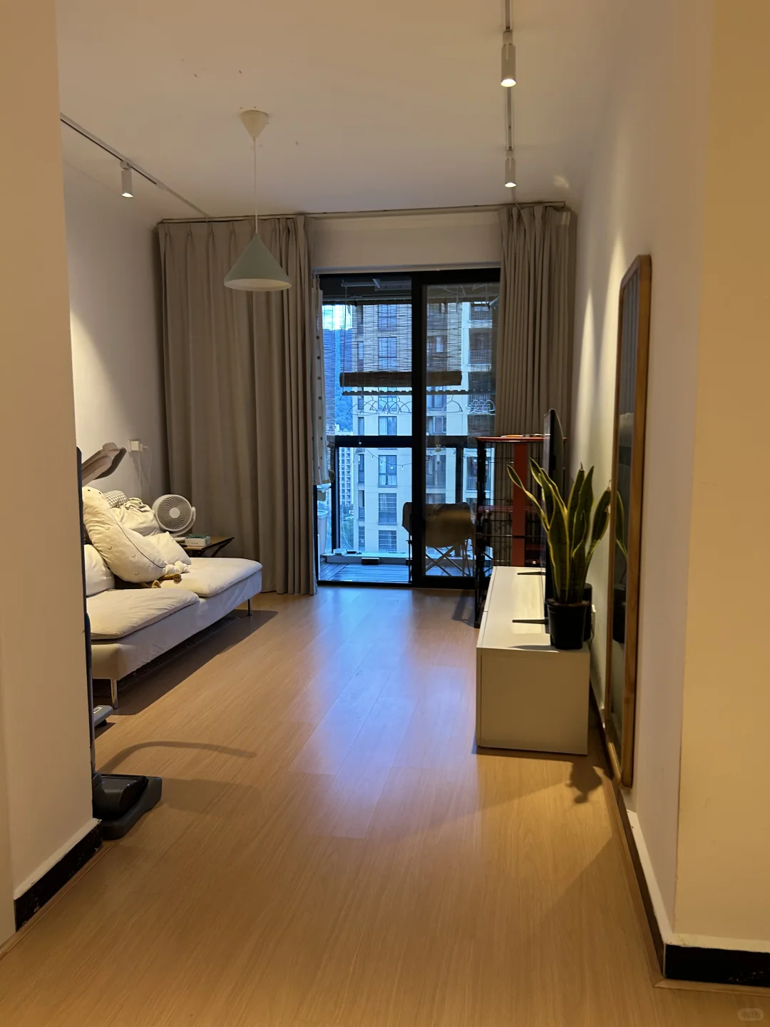 两室一厅，🏠宜居的家。
