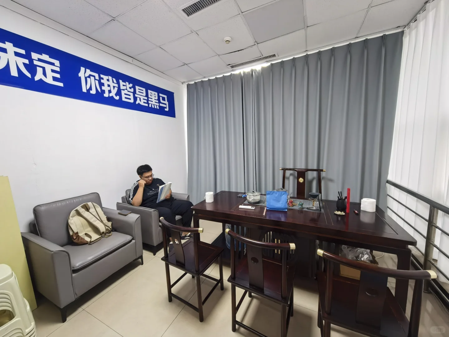 邯郸学院夜生活赶超国际庄步行5分钟到达