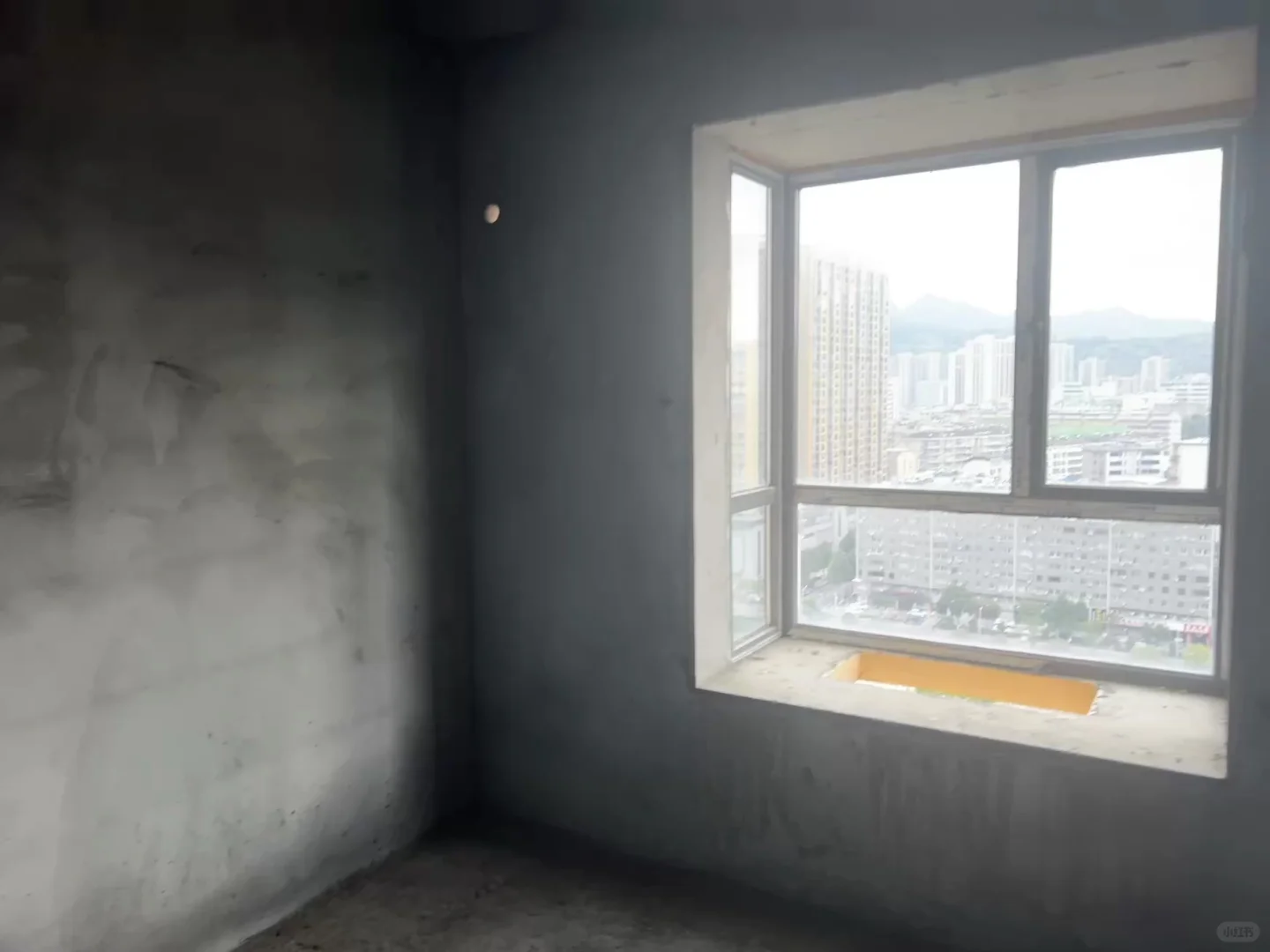 现在行情是真的不好，三十万买的房子卖20万