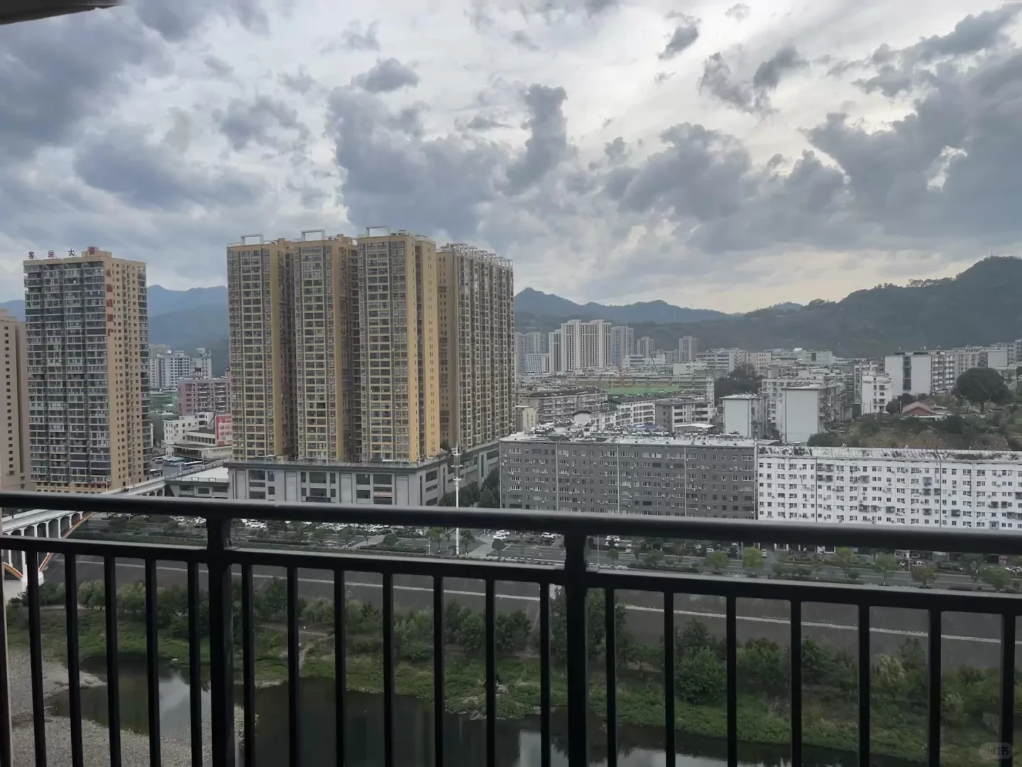 现在行情是真的不好，三十万买的房子卖20万