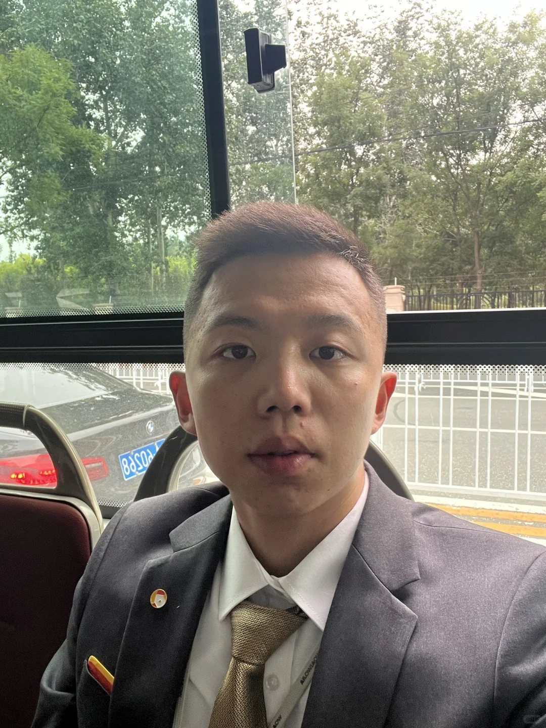 04小伙勇闯房产中介