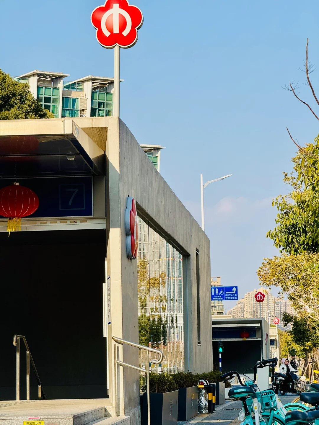 这个小区也太幸福了，有3个地铁出口