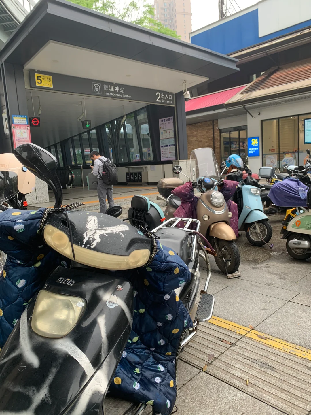 谁再叫你买出门就是地铁口的房子，锤他！！！