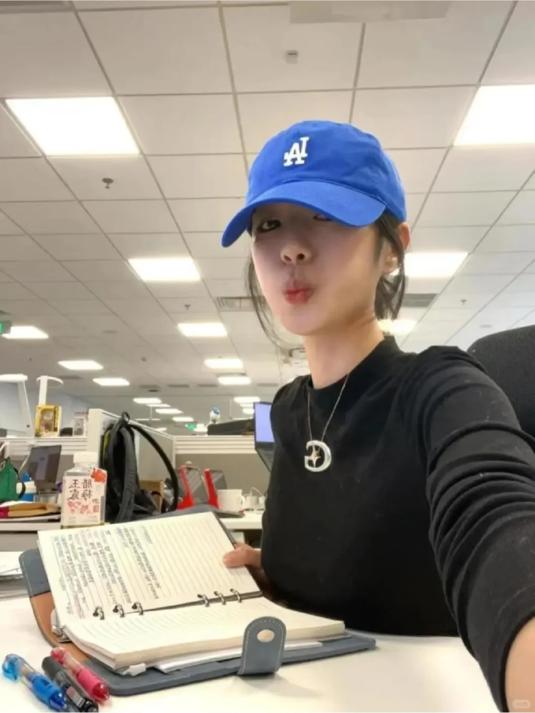 姐这两年拼命考CFA，就是为了装把大的～