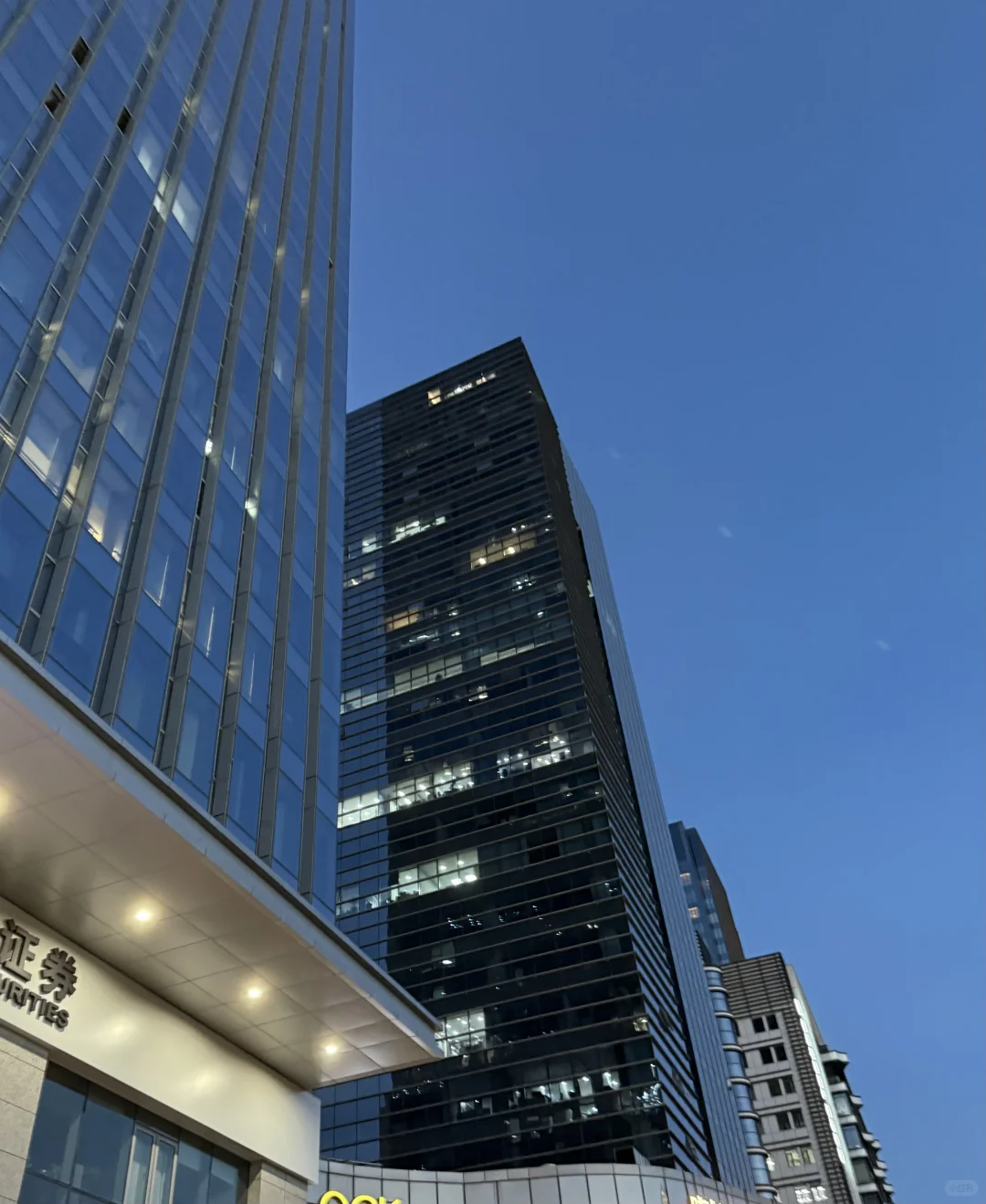 宝宝，你是一个券商牛马