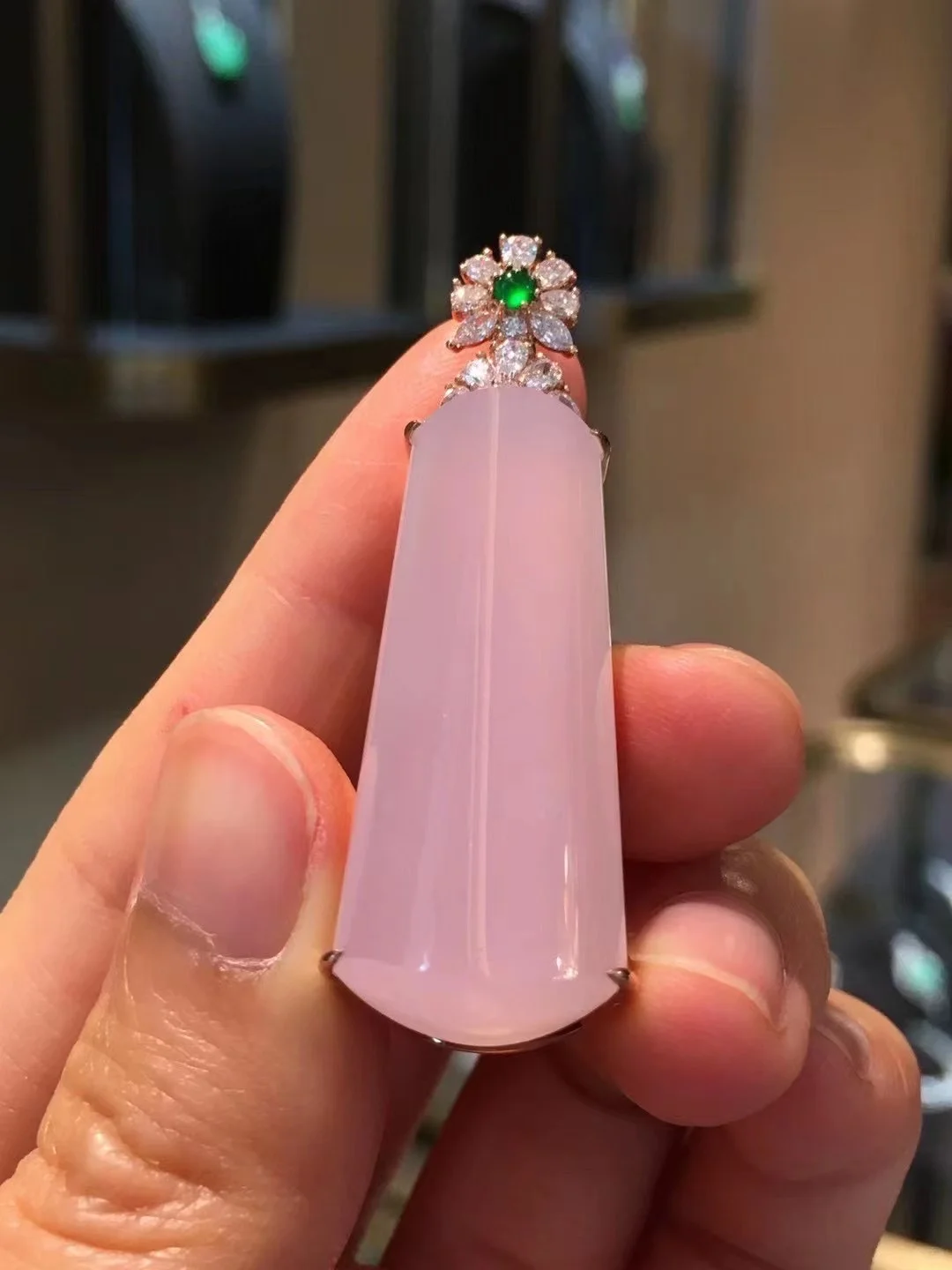 翡翠行业正在一轮史无前例的大洗牌