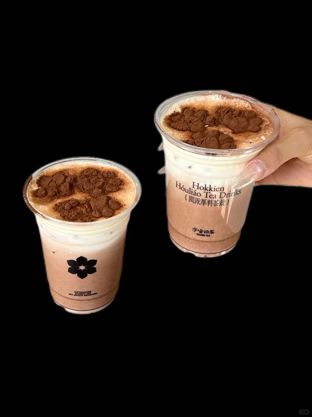 哈基米在奶盖上踩了个爪印。。。