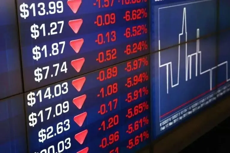 证券账户调低交易费率需要你在网上找到券商经理沟通,股票佣金可以直接降低到万一免五,股票开户万0.85免五恒泰、国都证券、甬兴证券