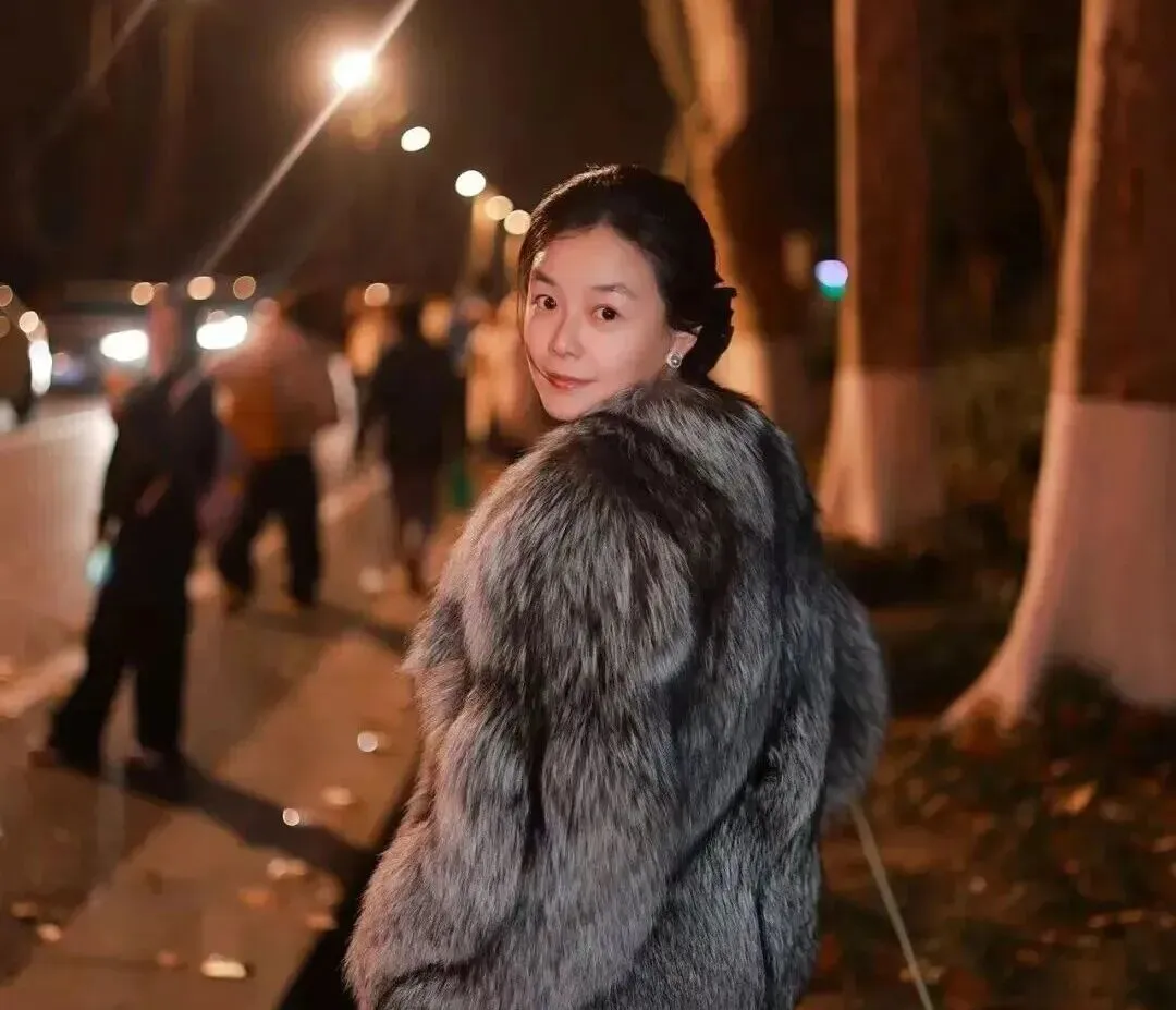 88年37岁,女到中年,主动放弃券商副总转型自媒体博主,我亲眼目睹了自己的崩塌与重建