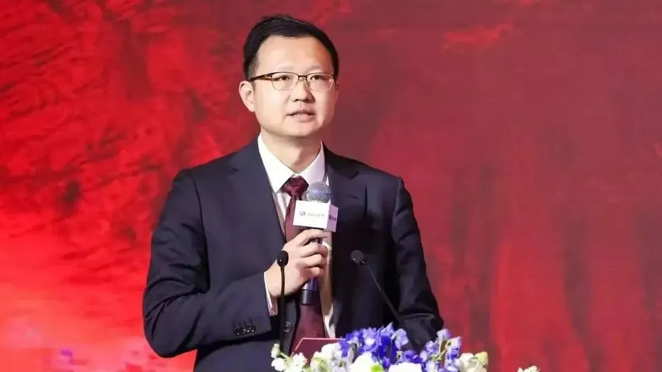 券商所长“咸猪手”把自己送进局子,这“一针”打得真叫人心寒!