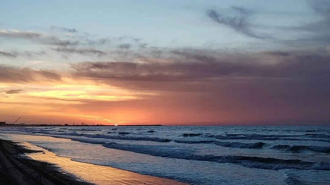 香港证券与A股券商股息率、ROE与估值PK