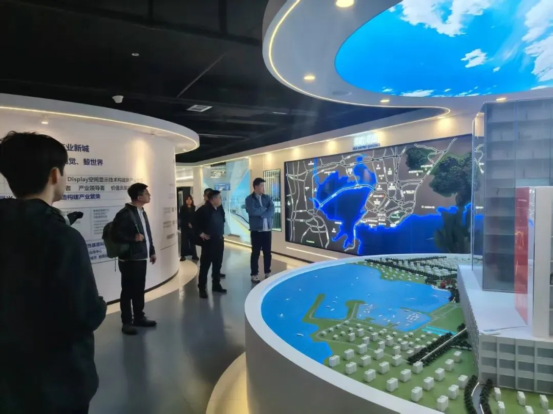 3月31日,券商张总一行到访参观